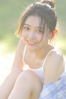 校长把校花按在桌上